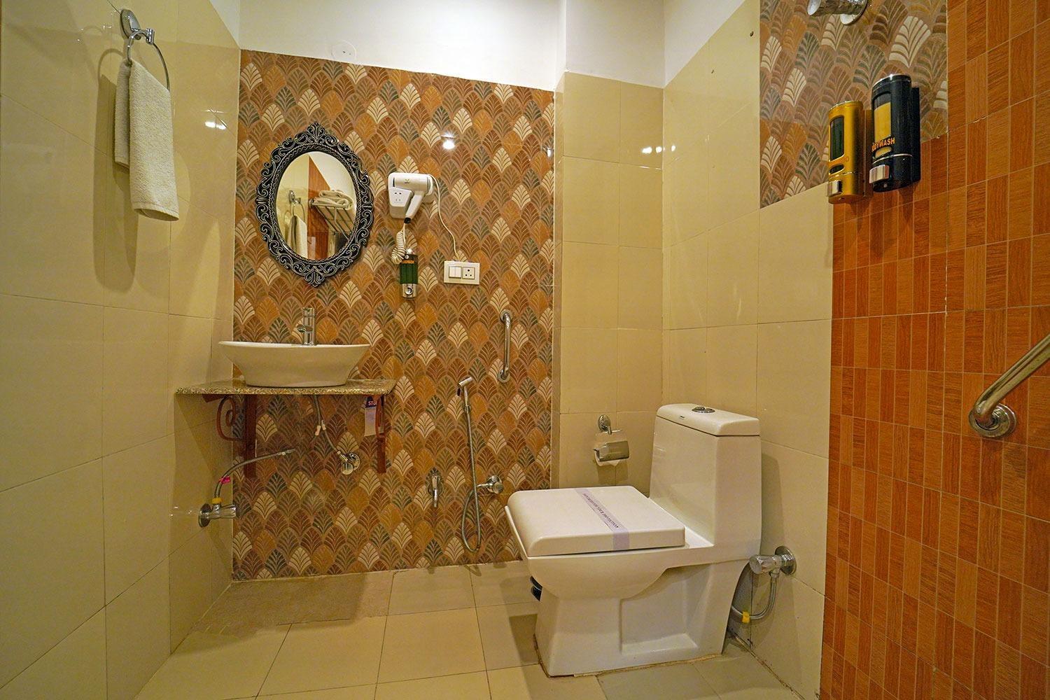 The Neeraj Naturecure On Ganga Rishikesh Bagian luar foto